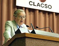 FRAGMENTOS DE LA CONFERENCIA DE CHOMSKY EN CLACSO: